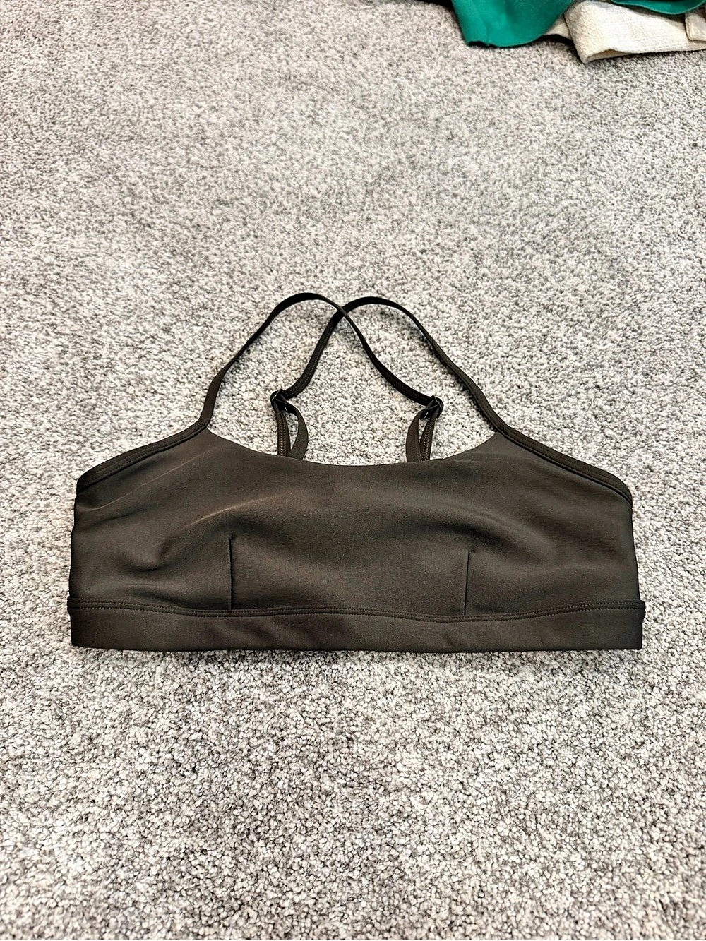 alo Sports Bra in olive green Size Small Like New